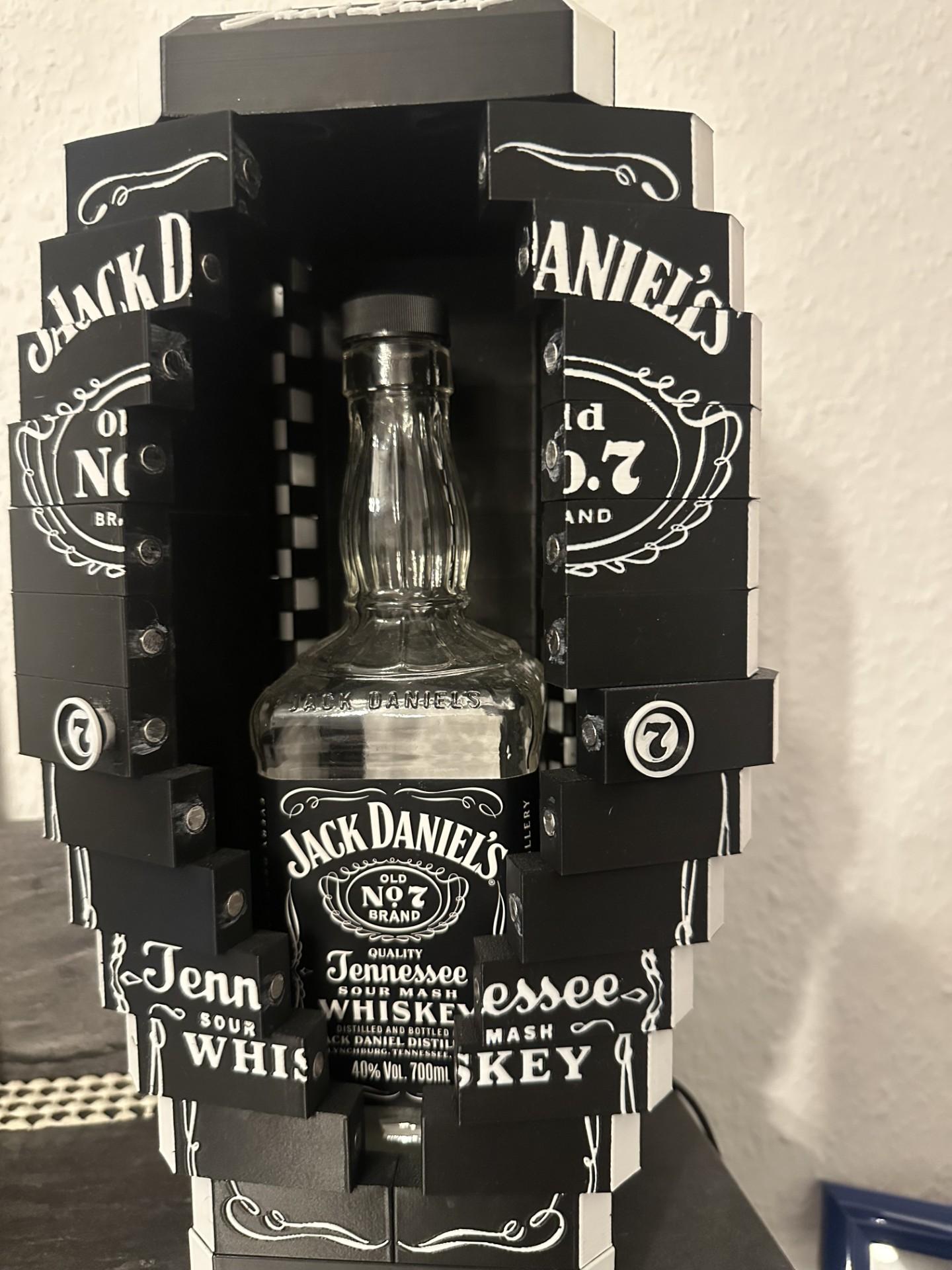 3D-gedrucktes Diorama mit eingebauter Jack-Daniel's-Whiskeyflasche – 3D-Druck von 3D Druck Drong aus Espelkamp